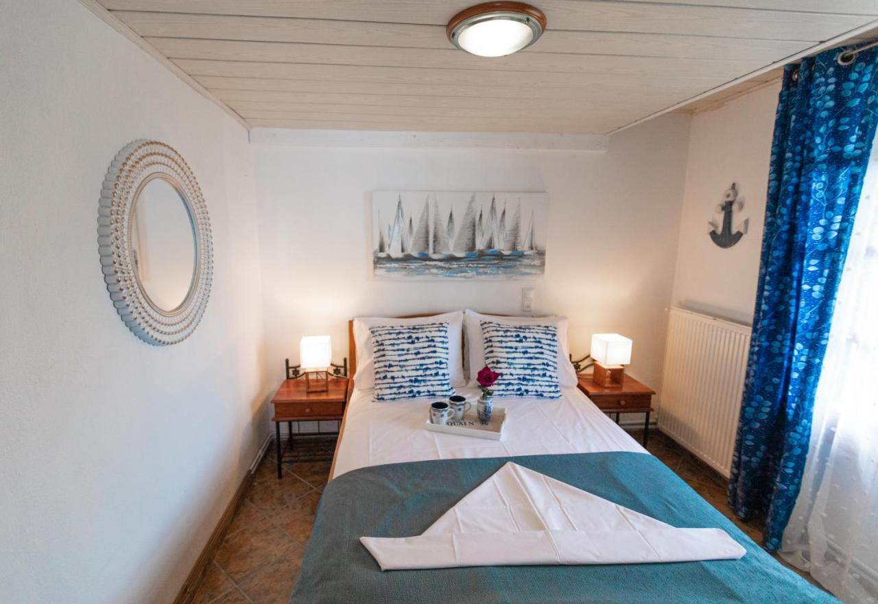 Captain's Kalivia (Skiathos)